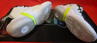 Zapatillas Jordan Talla 42 Negras y Blancas