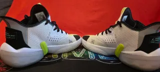 Zapatillas Jordan Talla 42 Negras y Blancas