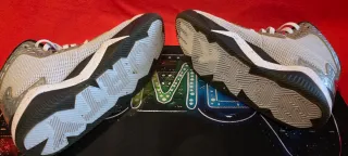 Zapatillas Jordan Talla 42 Plata y Blanco