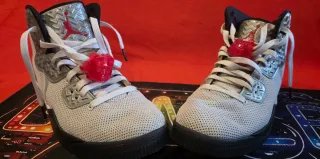 Zapatillas Jordan Talla 42 Plata y Blanco