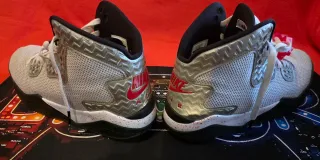 Zapatillas Jordan Talla 42 Plata y Blanco