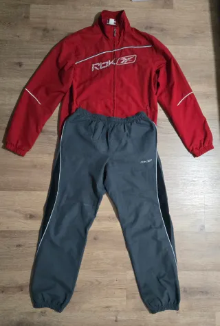 Conjunto deportivo Reebok rojo y gris