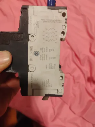 Interruptor magnetotérmico Schneider NG125L