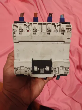 Interruptor magnetotérmico Schneider NG125L