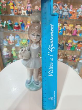 ANTIGUA FIGURA NIÑA AGUADORA PORCELANA
