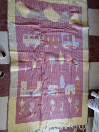 Alfombra infantil con tren y casas