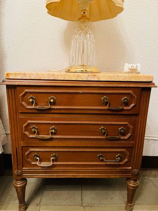 Mesita de noche de madera con mármol