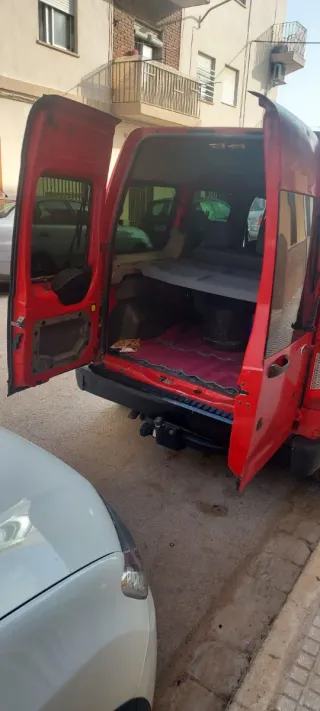 Ford E-Tourneo Courier 2004