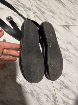 Chanclas negras de cuero