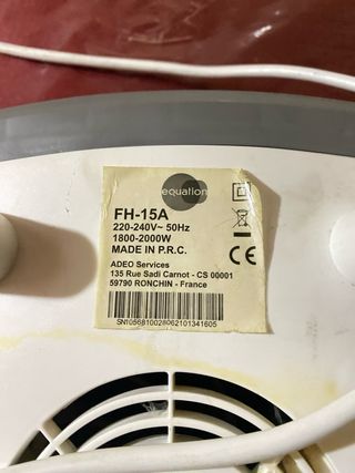 Calefactor eléctrico blanco y gris