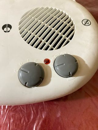 Calefactor eléctrico blanco y gris