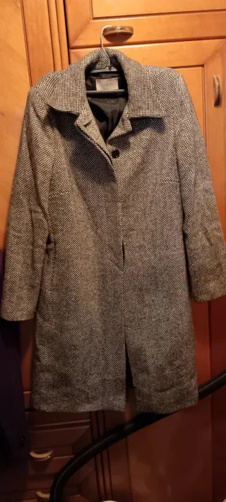 2 Chaquetónes morado,y negro con blanco.5€ unidad