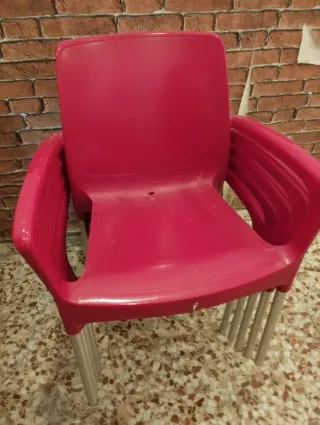 Mesa y 2 Sillas Rojas