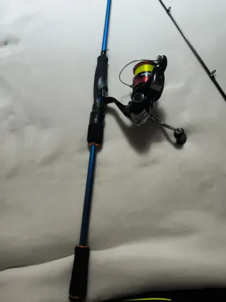 Caña de pescar azul