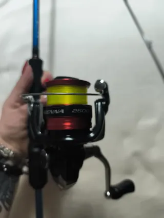 Caña de pescar azul