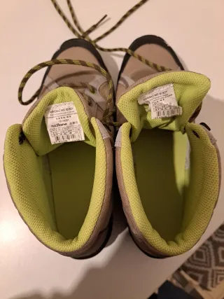 Scarpe da trekking beige e verdi