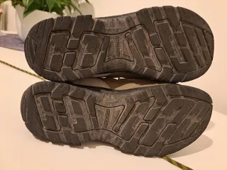 Scarpe da trekking beige e verdi