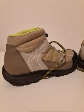 Scarpe da trekking beige e verdi