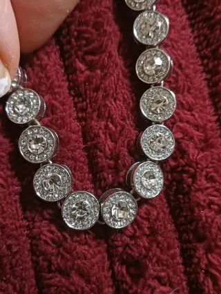 Pulsera plateada con brillantes