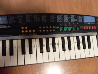 Teclado Casio SA-21 Falta la tapa de las pilas