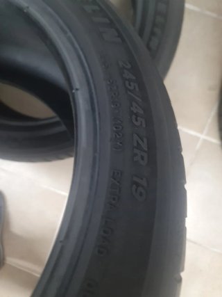 MICHELÍN 245/45ZR19 102Y