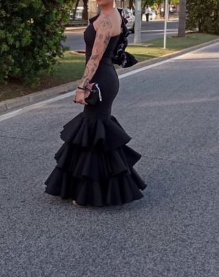 Traje de flamenca negro con volantes