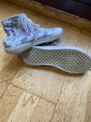 Zapatillas estilo Converse camuflaje