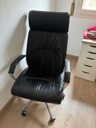 Silla de oficina ergonómica negra