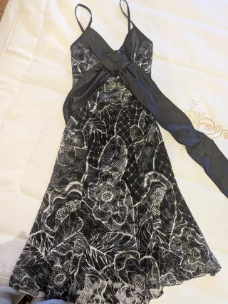 Vestido de fiesta estampado floral.1 uso