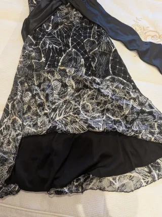 Vestido de fiesta estampado floral.1 uso