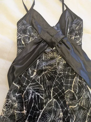 Vestido de fiesta estampado floral.1 uso