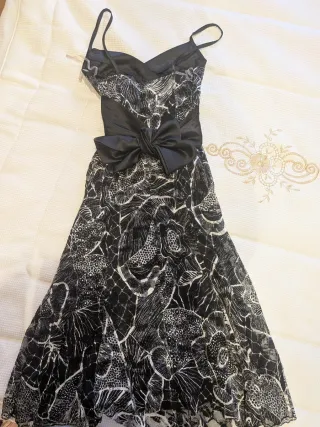 Vestido de fiesta estampado floral.1 uso