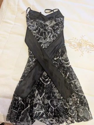 Vestido de fiesta estampado floral.1 uso