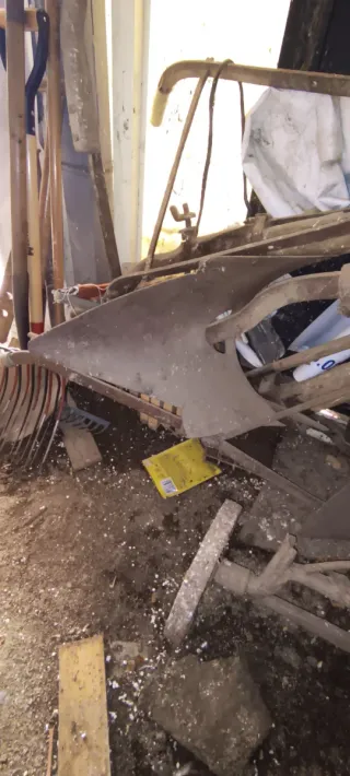 Trillo antiguo de madera, Trilladora y harados