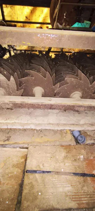 Trillo antiguo de madera, Trilladora y harados