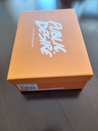 Sandalias de tacón Public Desire negras