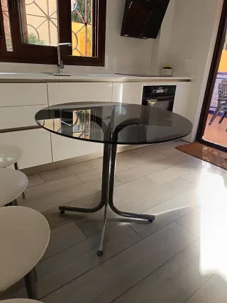 Mesa redonda cristal y 4 sillas comedor/ cocina