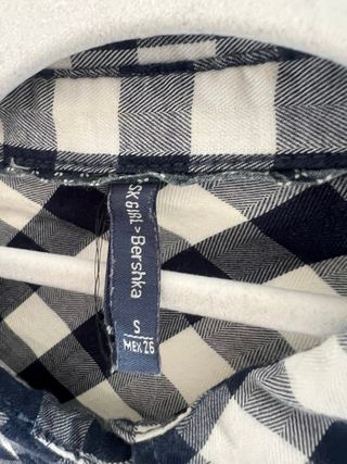 Camisa de chica. Bershka. Talla S.