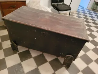 Baúl antiguo de madera