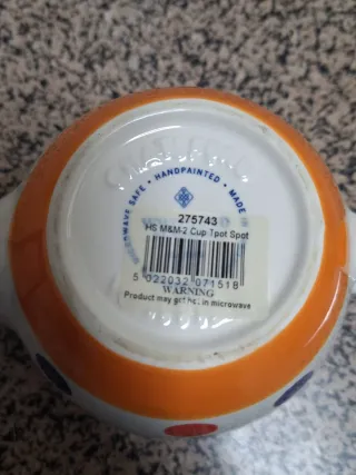 Tetera inglesa de cerámica con lunares