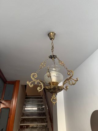 Lámpara de techo antigua dorada