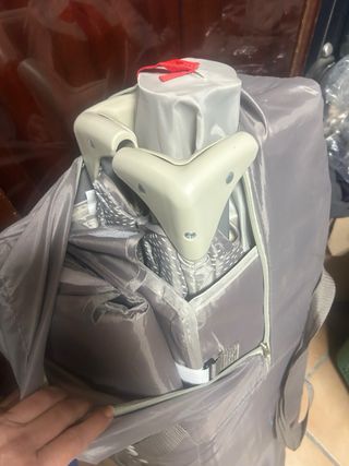 Cuna de viaje gris y rosa