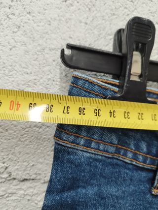 Pantalón vaquero Desigual con flores