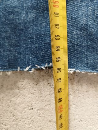 Pantalón vaquero Desigual con flores