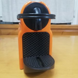Cafetera Nespresso Delonghi.Funciona perfectamente