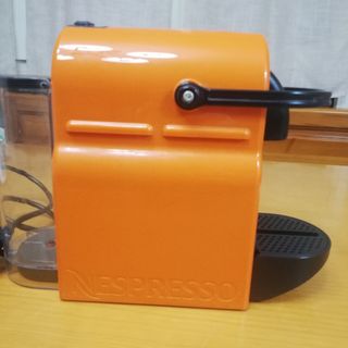 Cafetera Nespresso Delonghi.Funciona perfectamente