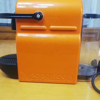 Cafetera Nespresso Delonghi.Funciona perfectamente