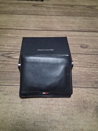 Cartera Tommy Hilfiger con Caja
