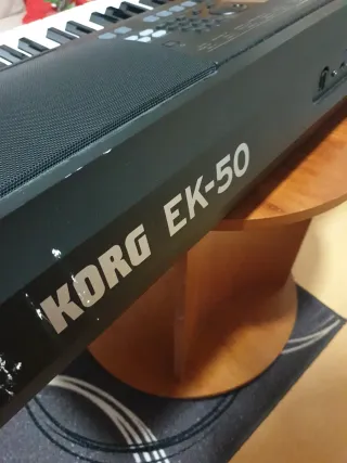 Teclado Korg EK-50