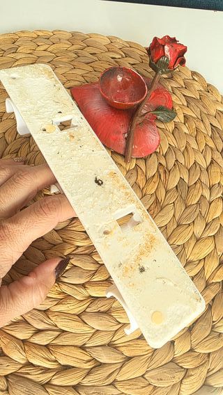 Soporte plástico para escobas/fregonas